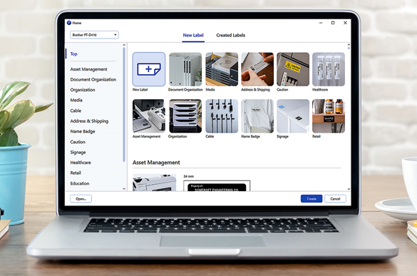 Tietokoneen näytöllä on P-touch-Editor-ohjelmisto avoinna